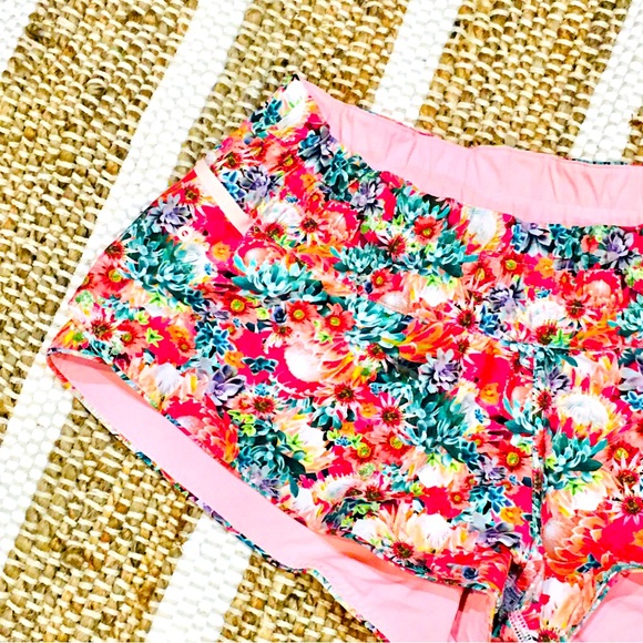 Lululemon hottie hot shorts reversible floral flowers blush pink sports … - Picture 1 of 10